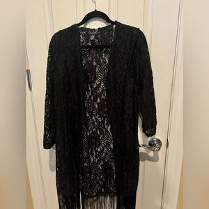 Woman’s lace coverlet. Black NEW.